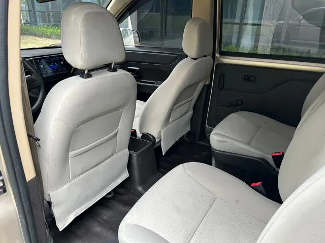 Wuling Hongguang V — Фото автомобиля 9