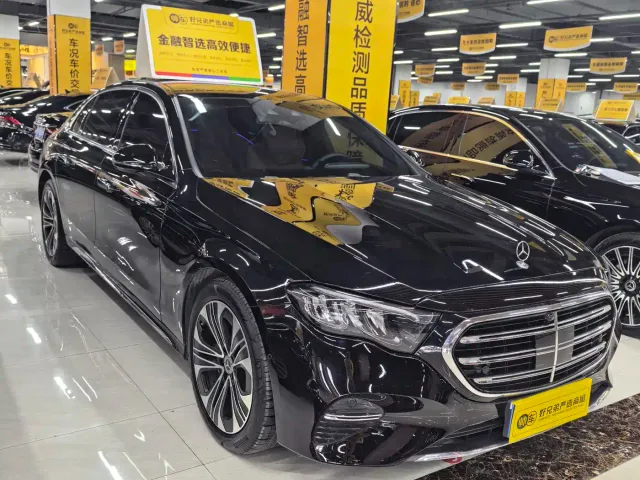 Mercedes-Benz E-Class — Фото автомобиля 3