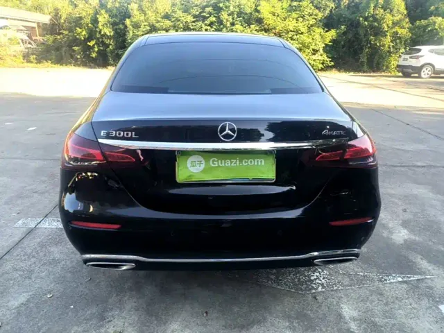 Mercedes-Benz E-Class — Фото автомобиля 5