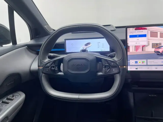 Lynk & Co Z20 — Фото автомобиля 14