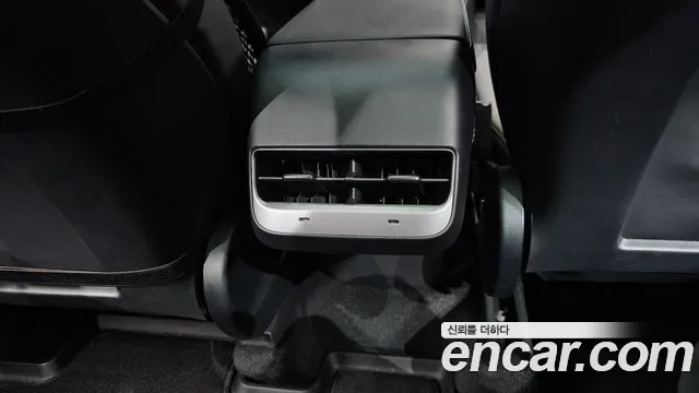 Tesla Model Y — Фото автомобиля 25