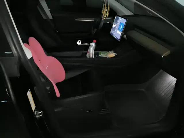 Tesla Model Y — Фото автомобиля 8