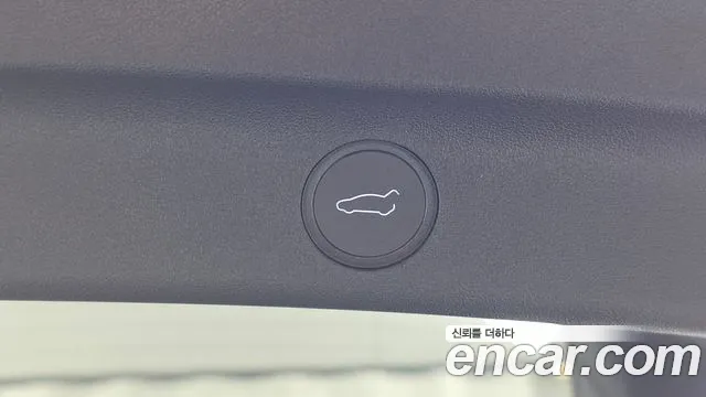 Tesla Model Y — Фото автомобиля 28