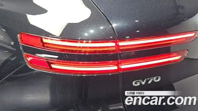 Genesis GV70 — Фото автомобиля 8