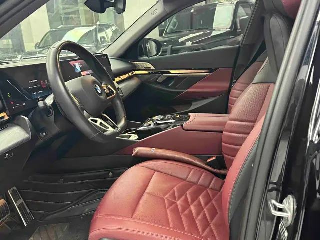 BMW 5 Series — Фото автомобиля 9