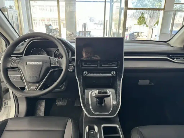 Haval M6 — Фото автомобиля 9