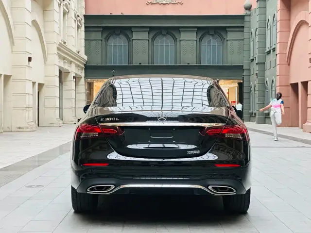 Mercedes-Benz E-Class — Фото автомобиля 6