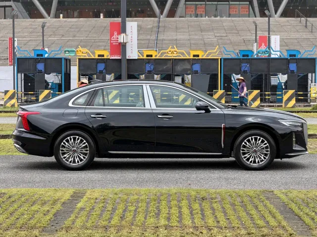 Hongqi H5 — Фото автомобиля 10