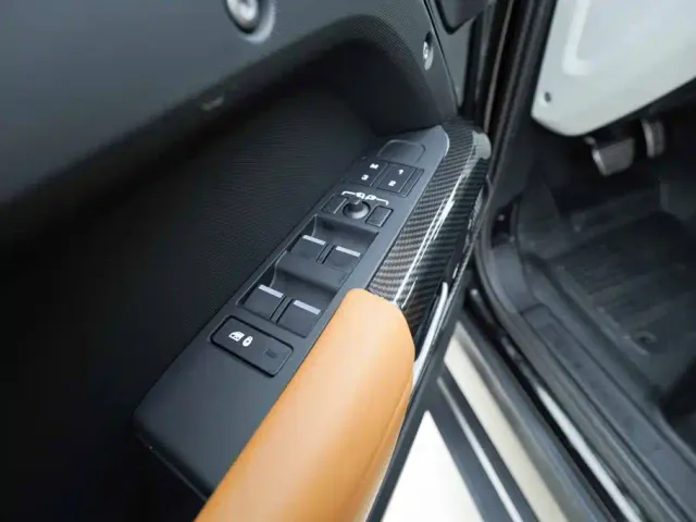 Land Rover Defender — Фото автомобиля 11