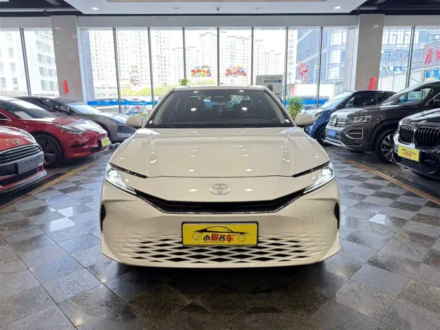 Toyota Camry — Фото автомобиля 2