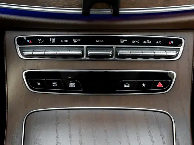 Mercedes-Benz E-Class — Фото автомобиля 18