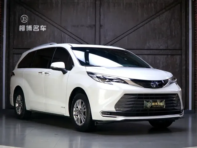 Toyota Sienna — Фото автомобиля 20