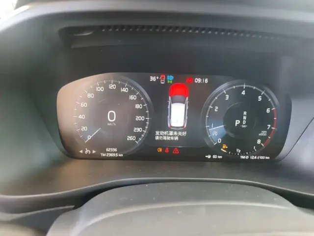 Volvo XC40 — Фото автомобиля 11