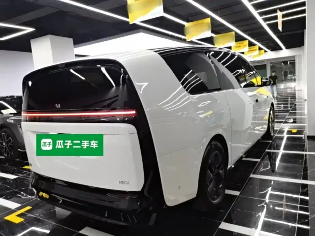 Li Auto MEGA — Фото автомобиля 6
