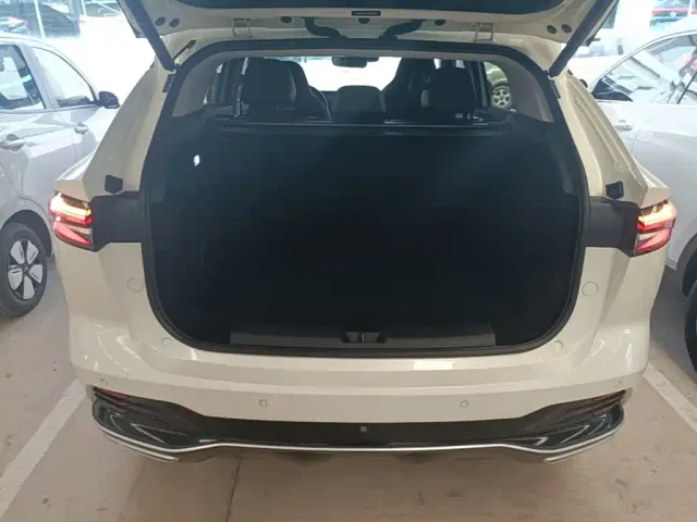Roewe RX5 — Фото автомобиля 18