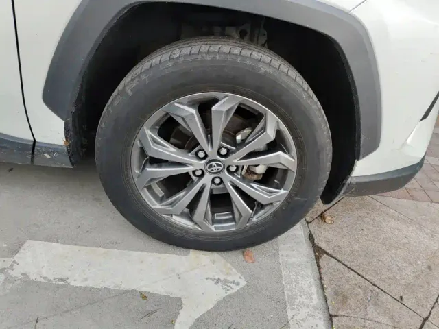 Toyota RAV4 — Фото автомобиля 24