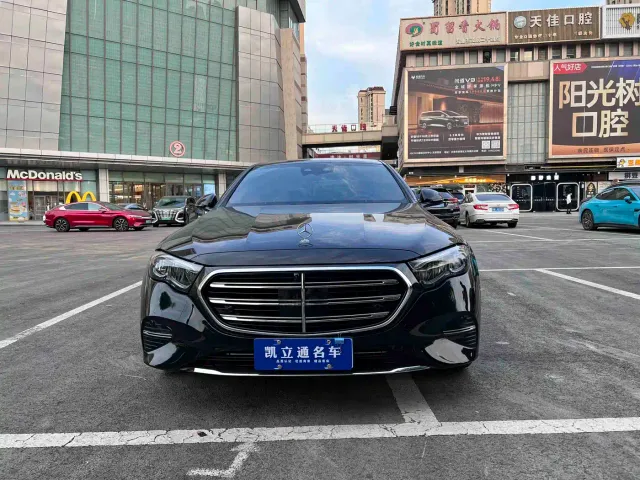Mercedes-Benz E-Class — Фото автомобиля 2