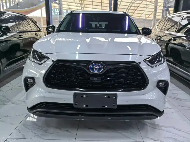 Toyota Highlander — Фото автомобиля 2