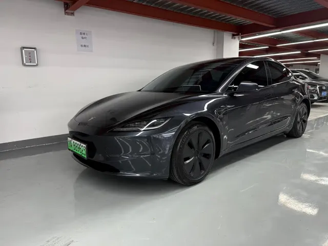 Фотография автомобиля — Tesla Model 3