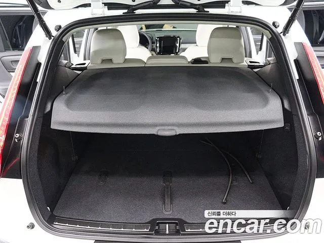 Volvo XC40 — Фото автомобиля 5