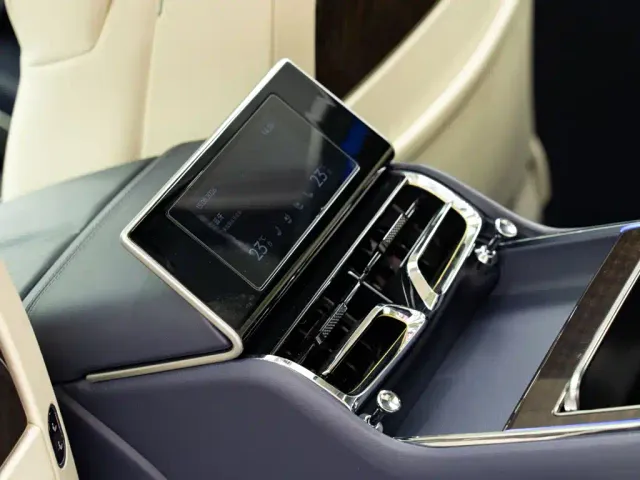 Bentley Flying Spur — Фото автомобиля 15