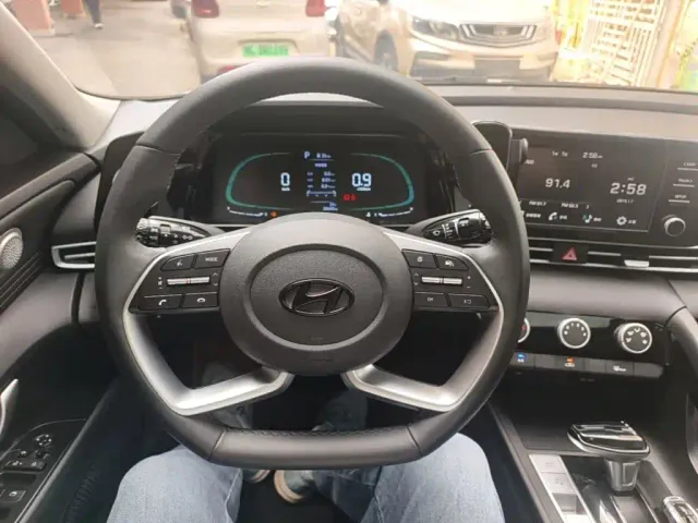 Hyundai Elantra — Фото автомобиля 6