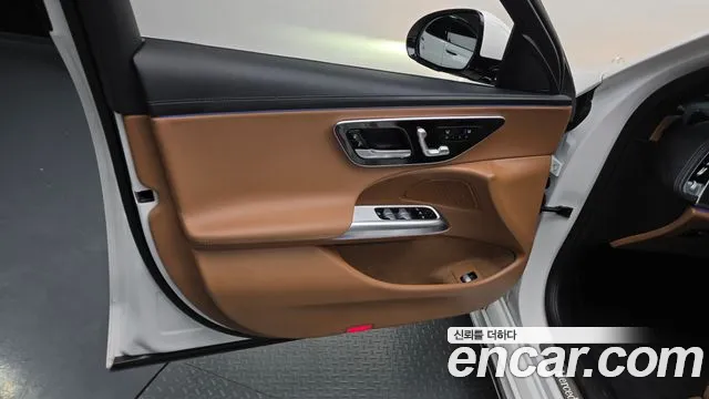 Mercedes-Benz E-Class — Фото автомобиля 21