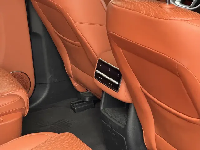 Li Auto L8 — Фото автомобиля 20