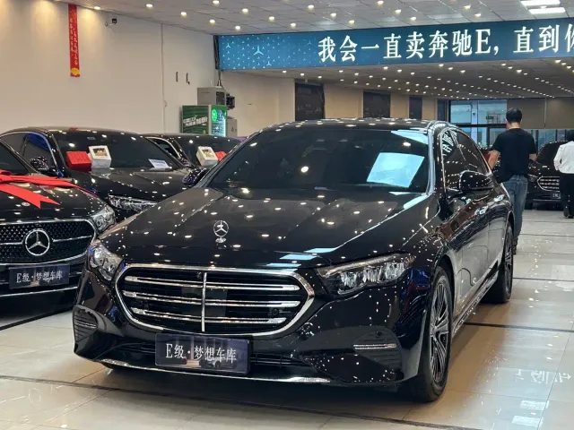Mercedes-Benz E-Class — Фото автомобиля 2
