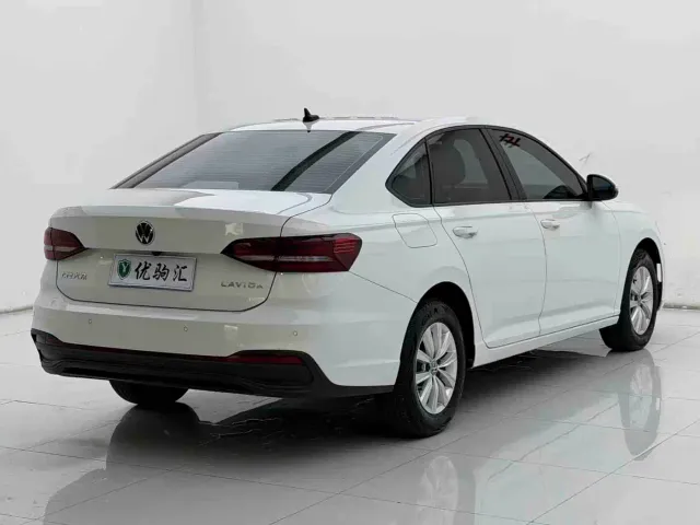 Volkswagen Lavida — Фото автомобиля 4