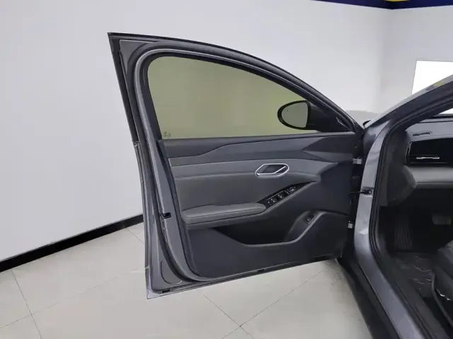 BYD Qin L — Фото автомобиля 7