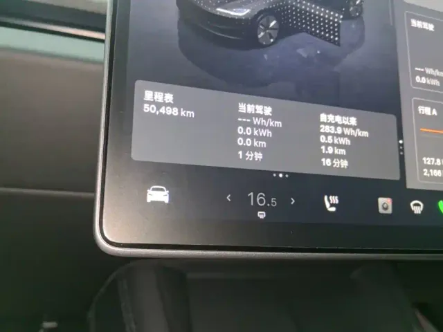 Tesla Model 3 — Фото автомобиля 11