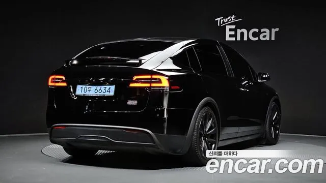Tesla Model X — Фото автомобиля 2