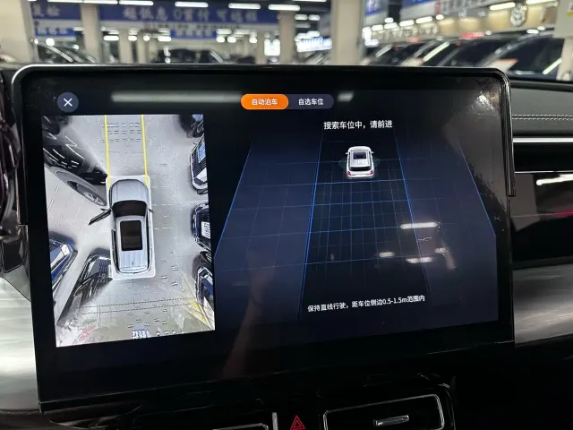 GAC Trumpchi GS8 — Фото автомобиля 16