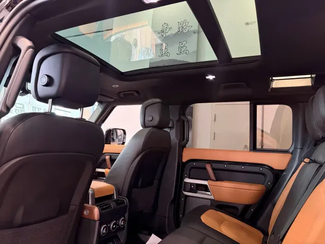 Land Rover Defender — Фото автомобиля 16