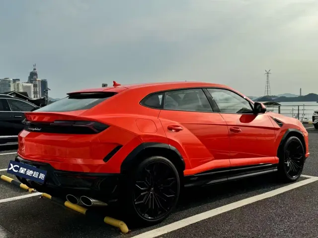 Lamborghini Urus — Фото автомобиля 4