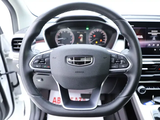 Geely Binyue — Фото автомобиля 9