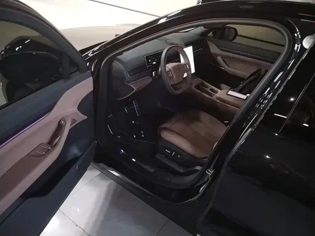 Nio ES8 — Фото автомобиля 15