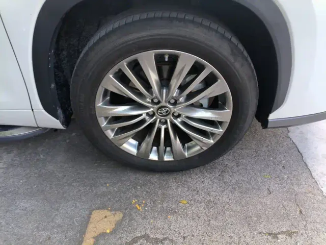 Toyota Highlander — Фото автомобиля 24