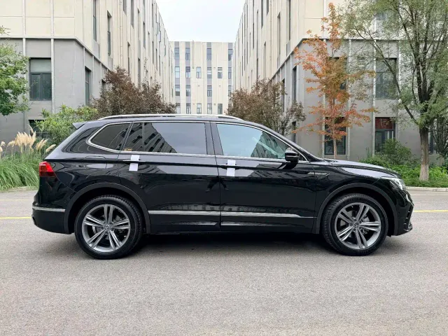 Volkswagen Tiguan L PHEV — Фото автомобиля 10