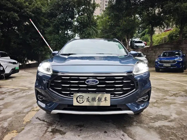 Ford Escape — Фото автомобиля 2
