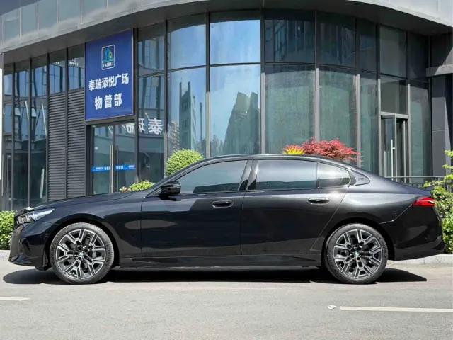 BMW 5 Series — Фото автомобиля 5