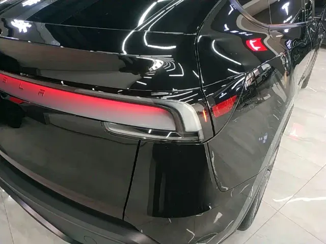 Tesla Model Y — Фото автомобиля 7