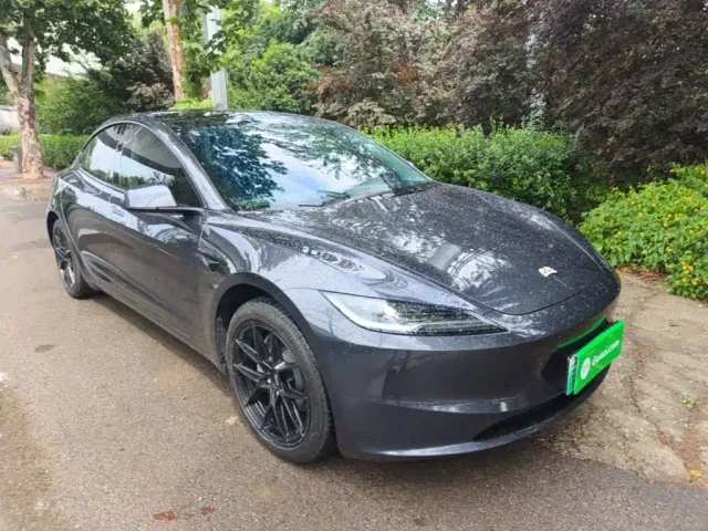 Tesla Model 3 — Фото автомобиля 3