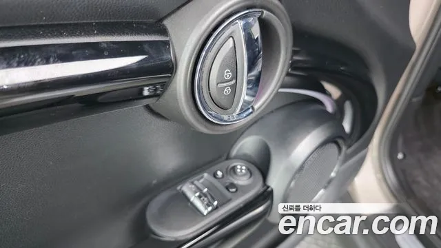 Mini Cooper Cooper Classic Plus Launch Pack — Фото автомобиля 11