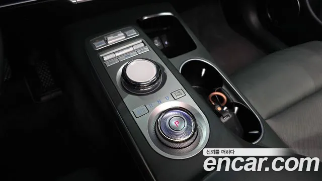 Genesis GV70 2.5T Бензин AWD — Фото автомобиля 9