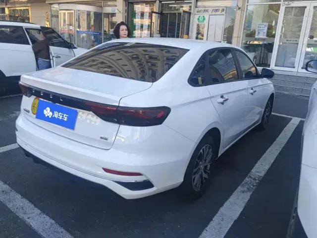 Geely Emgrand — Фото автомобиля 3