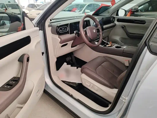 Leapmotor C11 — Фото автомобиля 15