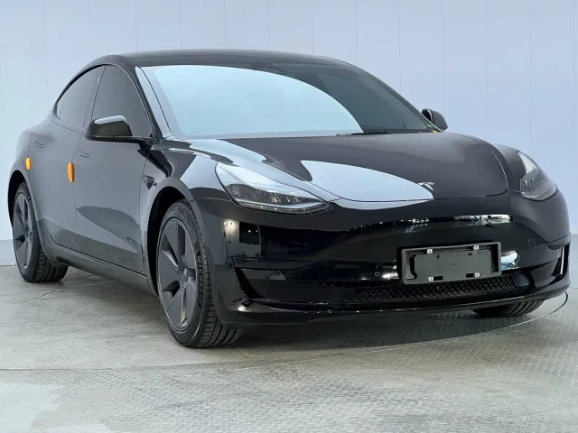 Tesla Model 3 — Фото автомобиля 3