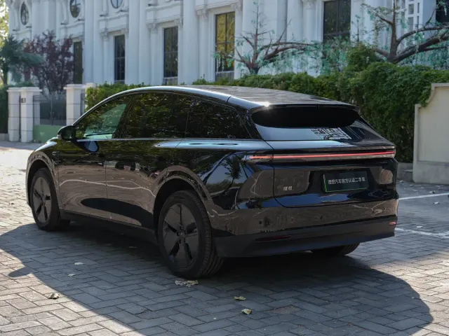 Li Auto i6 — Фото автомобиля 7